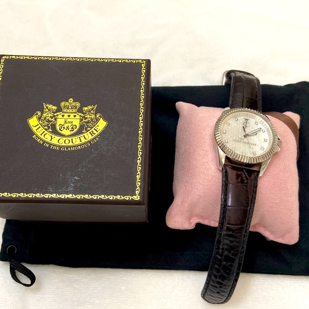 Pearl display with black leather straps